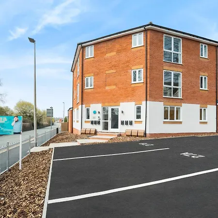 2 Bedroom Deluxe Apartment - Off-Street Parking - Wifi - Netflix - Top Rated - 49C Cradley Heath Exterior foto