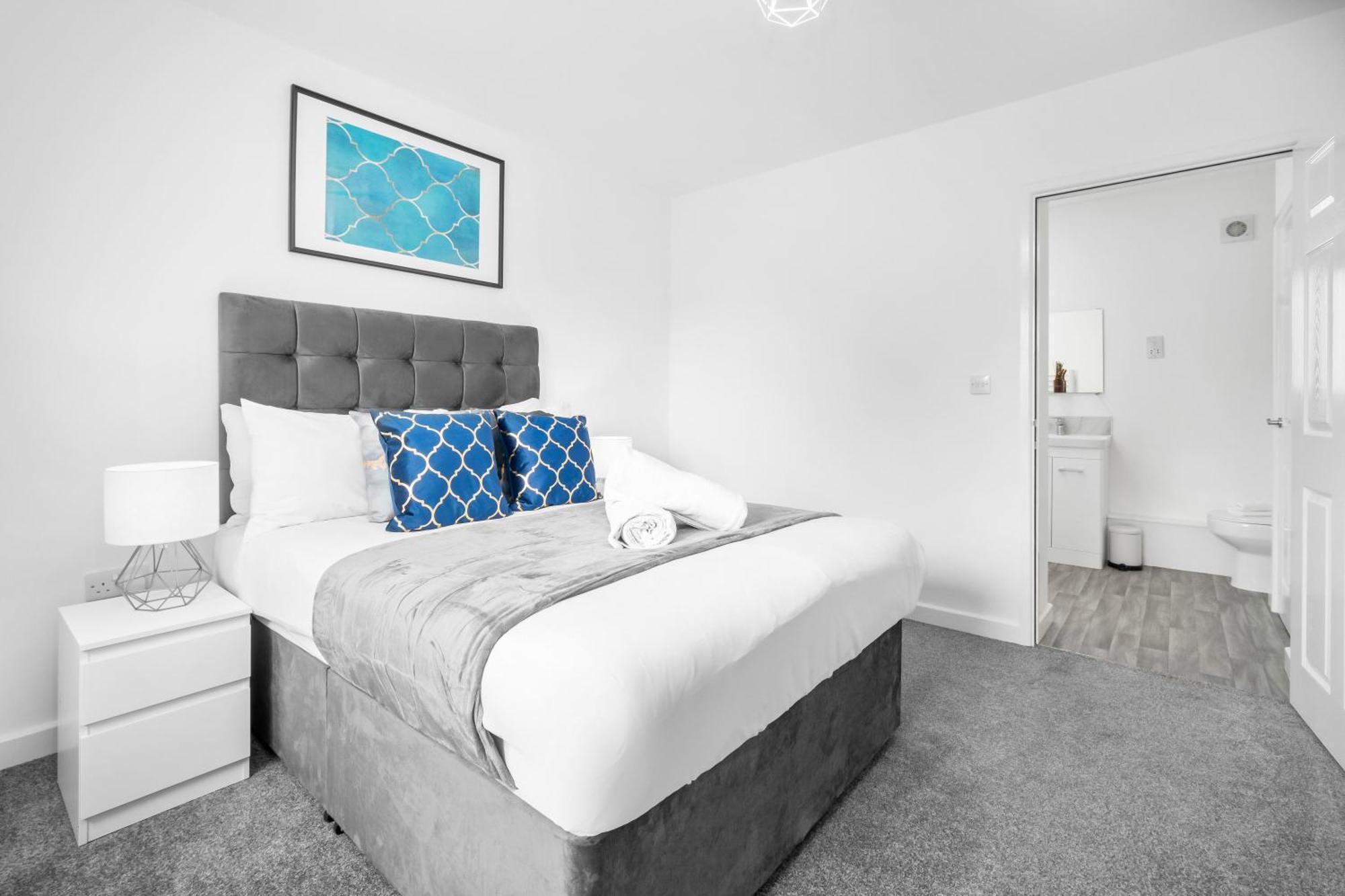 Apartment 2 Bedroom Deluxe - Off-street Parking - Wifi - Netflix - Rated - 49c