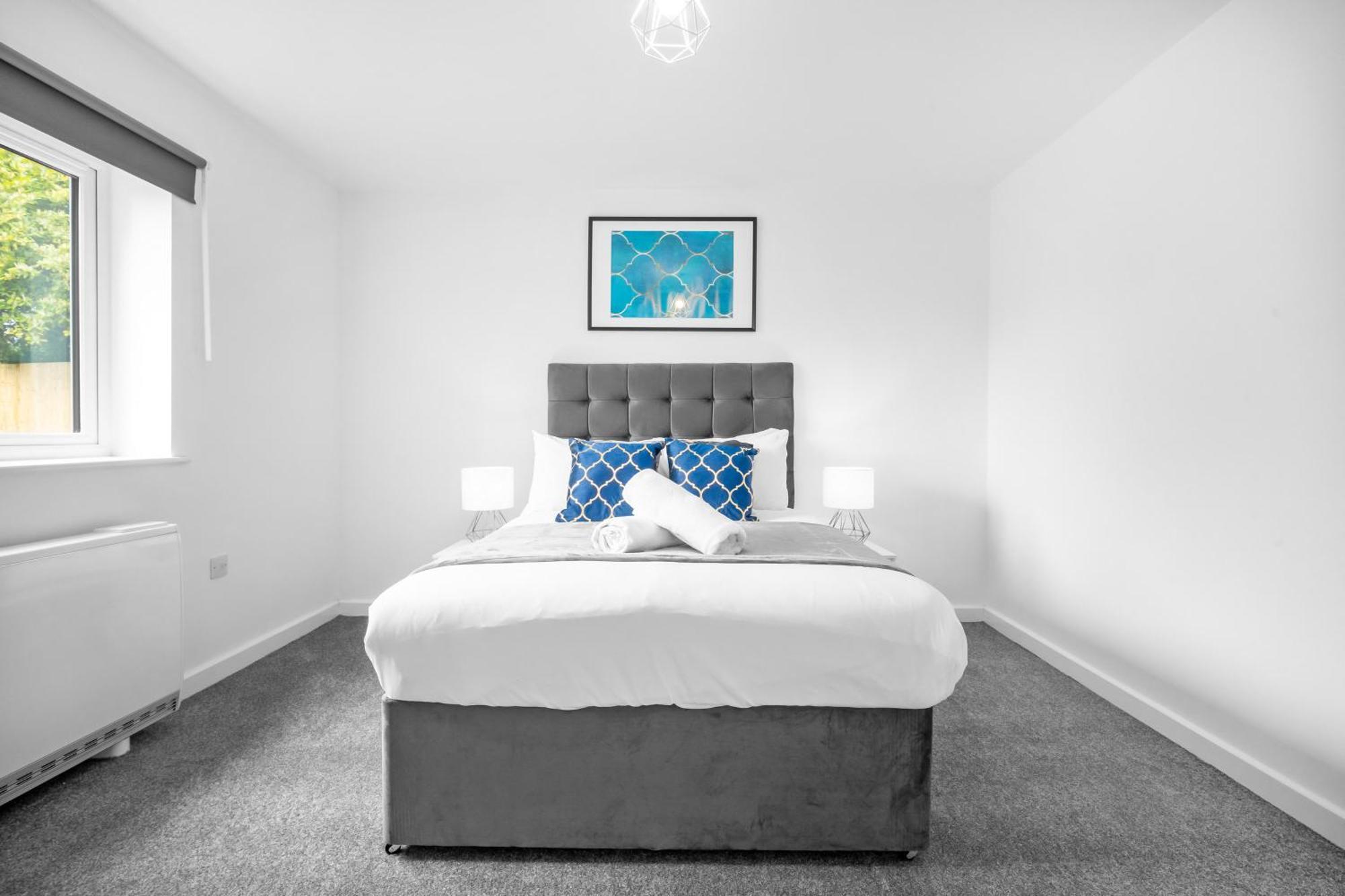 2 Bedroom Deluxe - Off-street Parking - Wifi - Netflix - Rated - 49c
